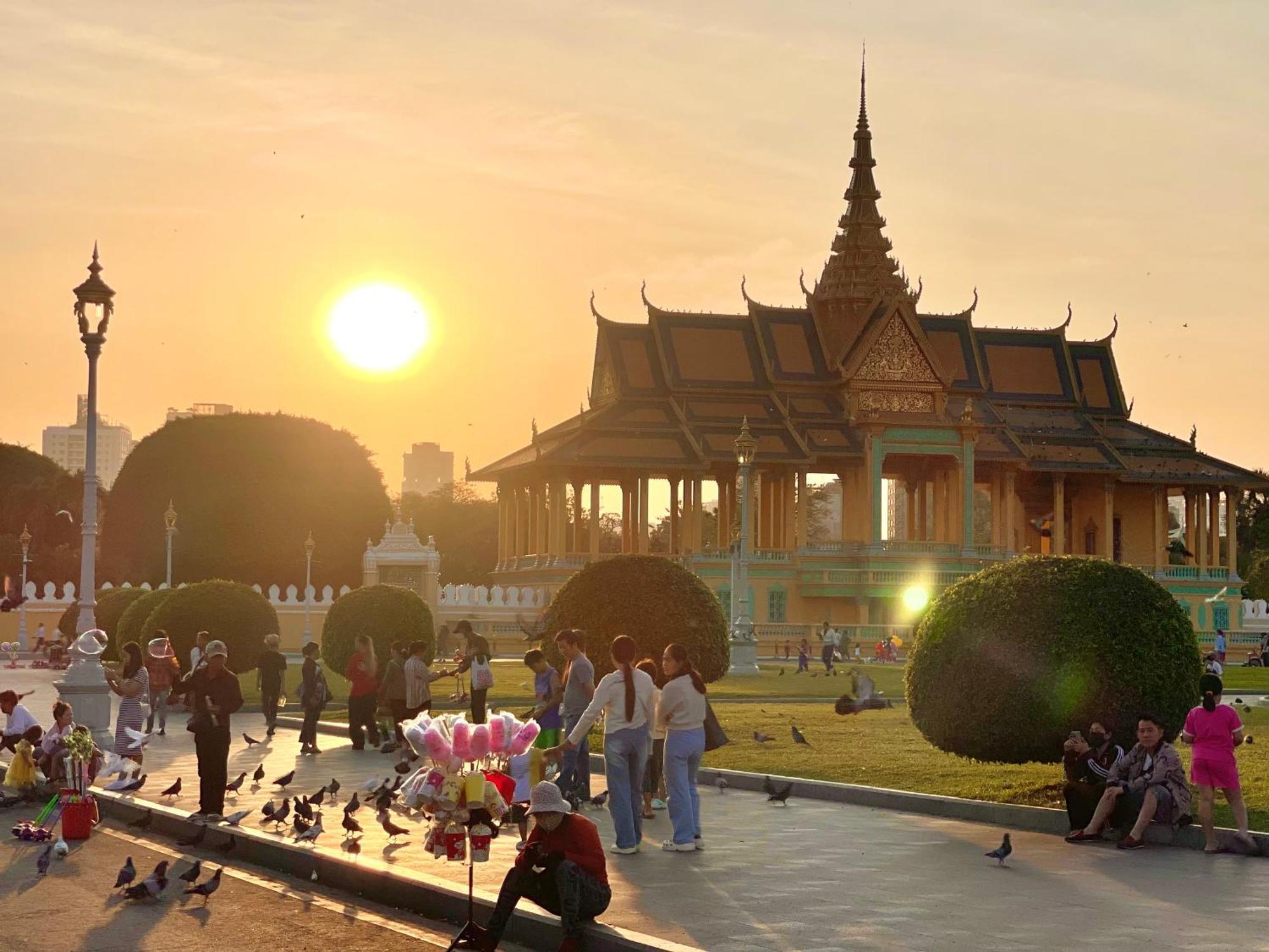 Rs Central Apartments - 200M To Royal Palace พนมเปญ ภายนอก รูปภาพ